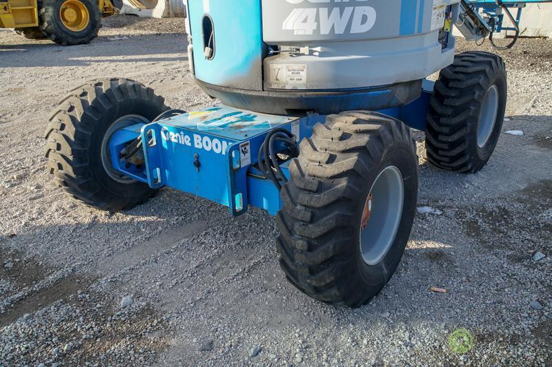 1998 Genie Z-45/22 4WD Knuckleboom Lift, Dual Fuel, 6' Basket, Hour Meter Reads: 2439, S/N: