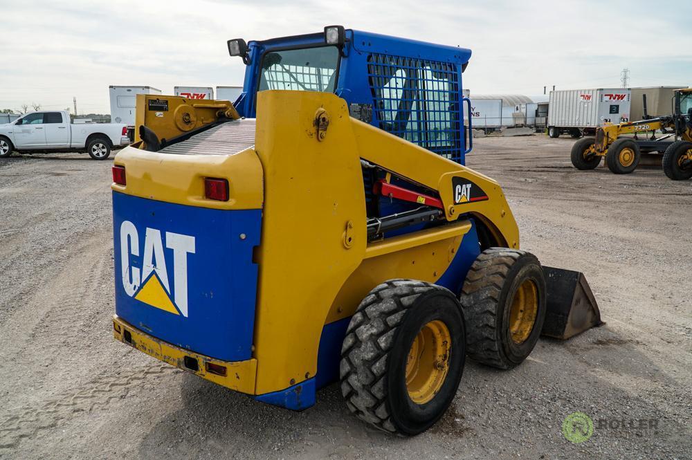 2007 Caterpillar 246B Skid Steer Loader, Enclosed Cab, Auxiliary Hydraulics, 72in Bucket, 12-16.5