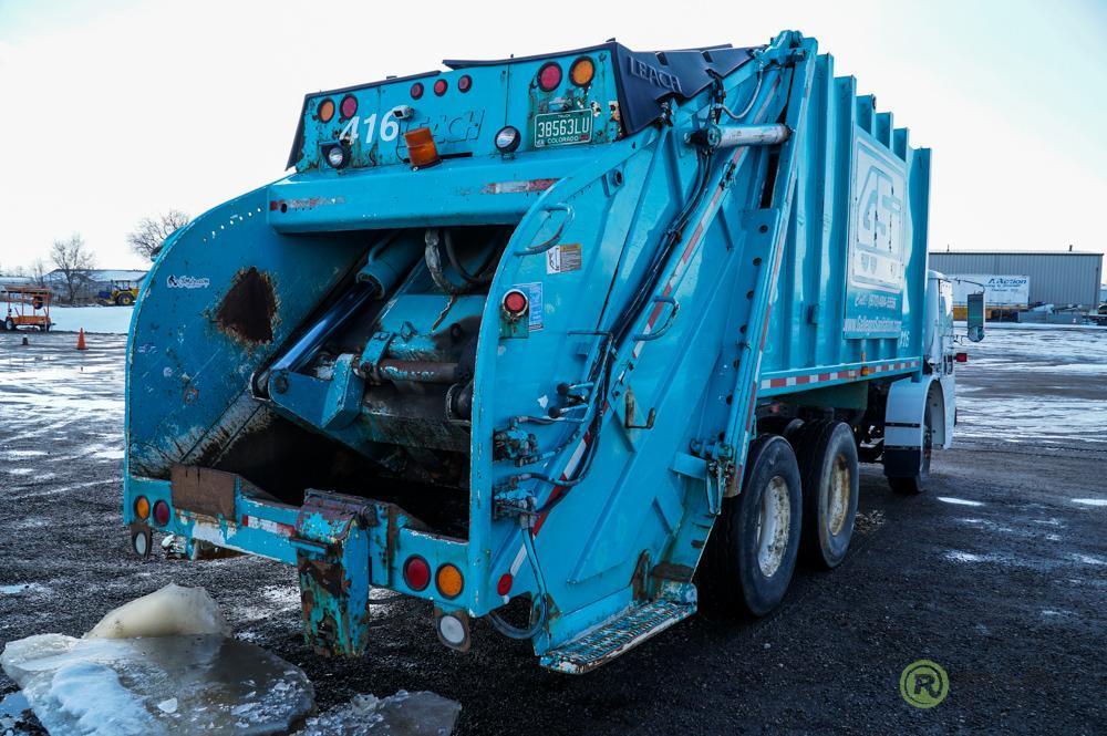 1999 VOLVO T/A Trash Truck, Volvo Diesel, 275 HP Automatic, Dual Steer, Hendrickson Spring