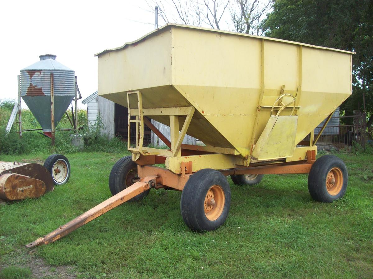 Gravity Wagon 250 Bushel, Bradford 10 Ton Gear