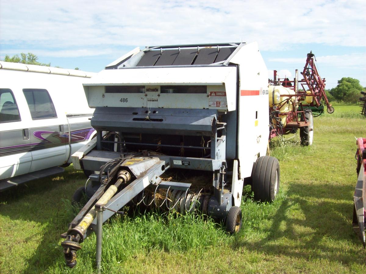 New Idea 486 Round Baler