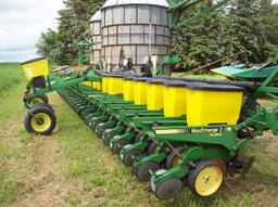 JD MaxEmerge 2 Planter 24 Row 22"