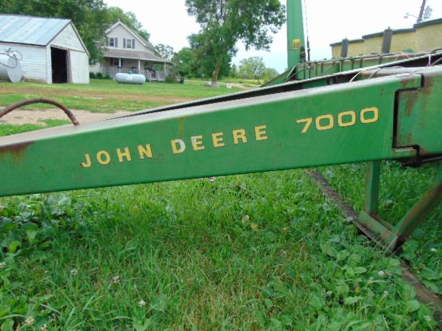 JD 7000 PLANTER 8 ROW 30", WITH CORN & BEAN CUPS, TRASH WHIPPERS