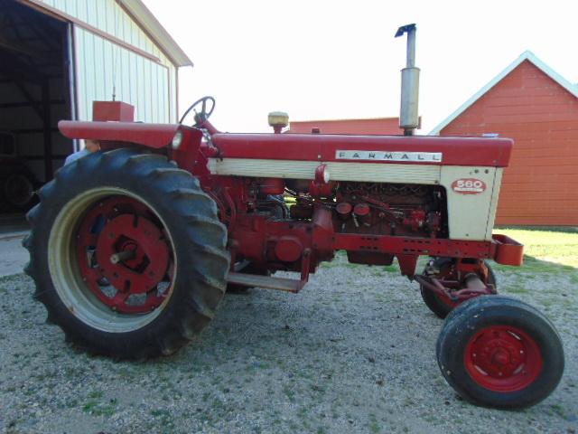 Farmall 560 Diesel Fast Hitch 15.5 x 38 rear rubber new overhaul good torque, wide front,