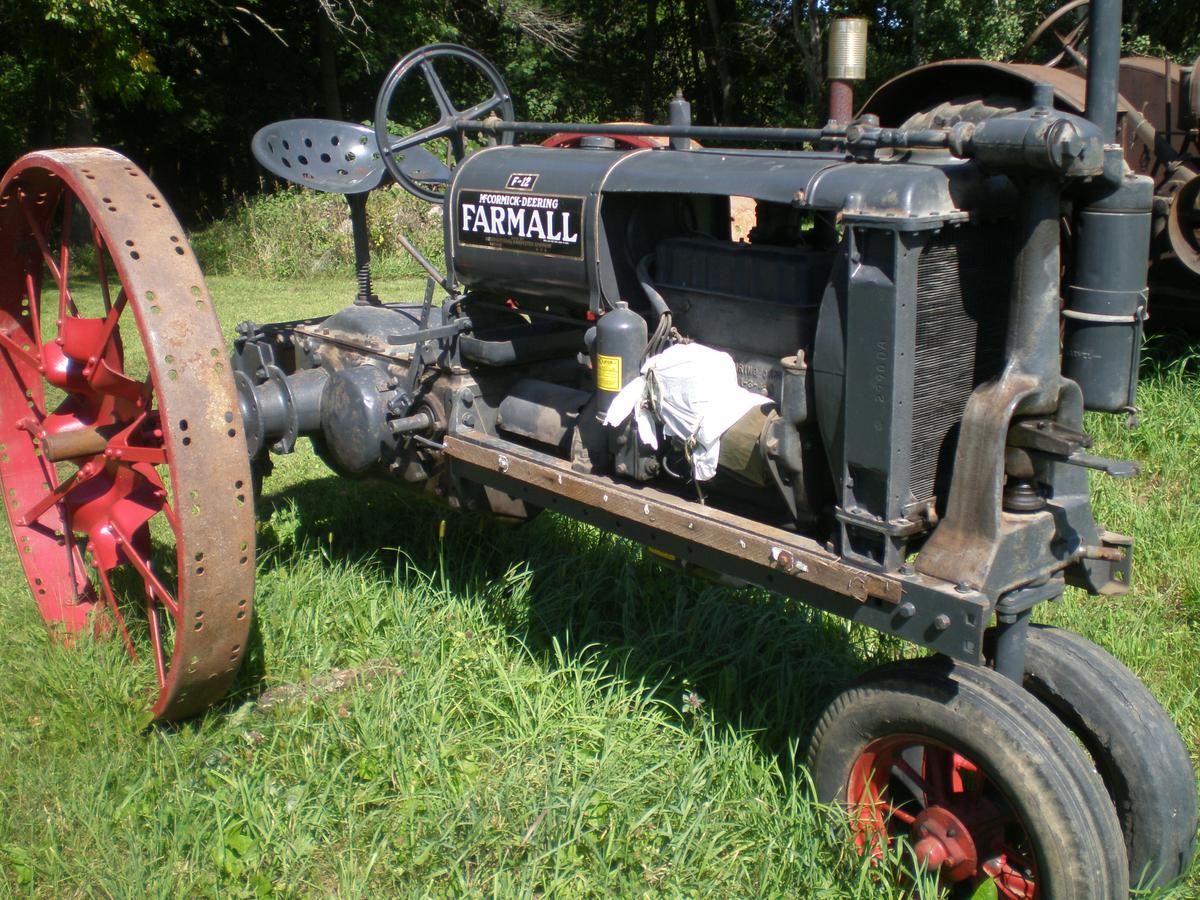 MC CORMIG DEERING FARMALL F-12