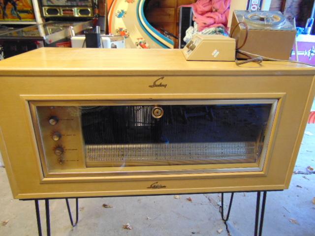 SEEBURG - GLASS FRONT JUKE BOX