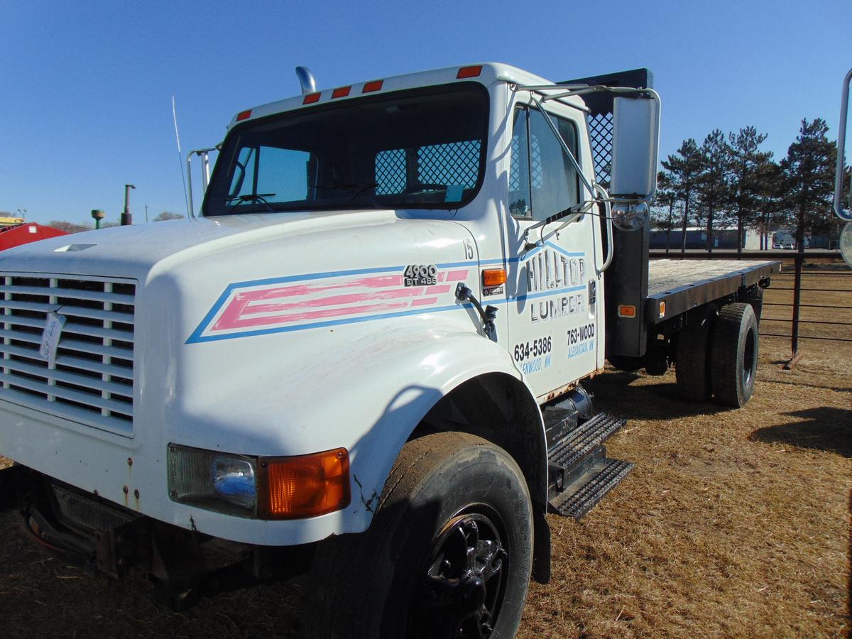 1994  IH  FLATBED  TRUCK