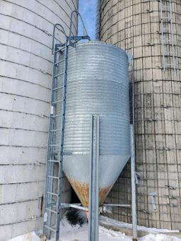 GILLIS 5 TON BULK BIN - Cone has rust & holes