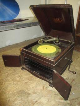 Victrola Victor Talking Machine - works - 14x19x16 -> Will not be Shipped! <- con 414