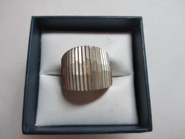 Sterling Ring sz 7.75 con 6