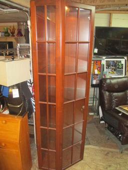 Locking Curio Cabinet with Key and Glass Shelves -> Will not be Shipped! <- con 467