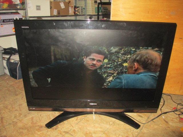 Toshiba 42" TV Works - No Remote -> Will not be Shipped! <- con 9