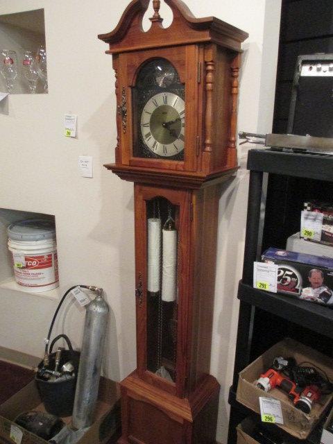 Grandmother Clock Westminster Chimes excellent condition  Will Not Be Shipped con 591