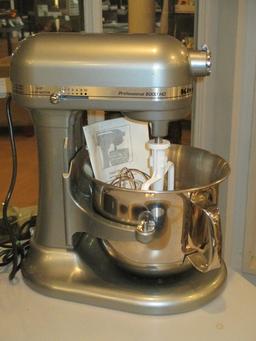 Kitchen Aid Professional 6000 HD Mixer w/manual and attachments Will Not Be Shipped con 181