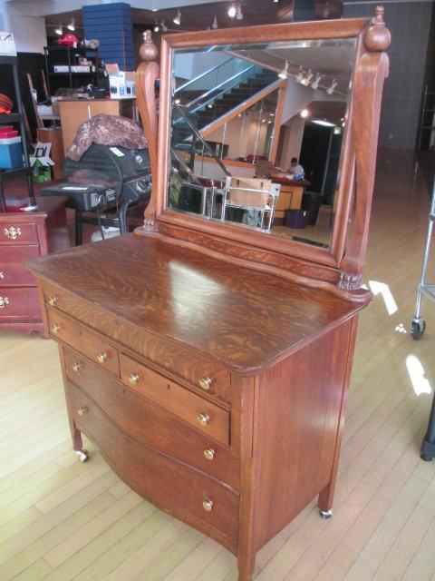Antique Oak 5 drawer Dresser with Mirror Will Not Be Shipped  con 606