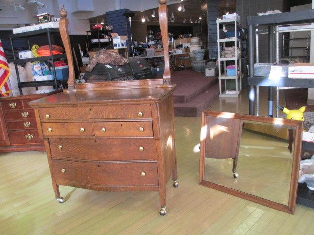 Antique Oak 5 drawer Dresser with Mirror Will Not Be Shipped  con 606