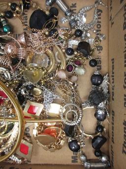 Costume Jewelry - con  757