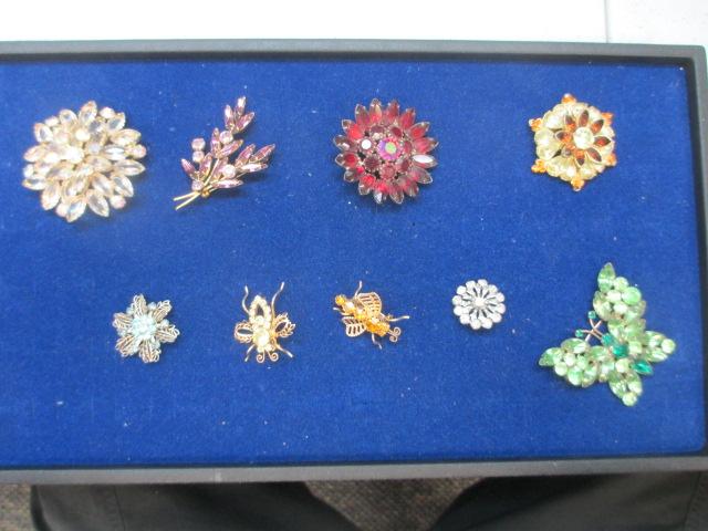 Lot of Costume Brooches con 757