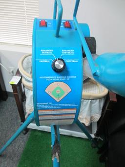 Jugs Small Ball Pitching Machine " Focus Small Hit Big" Will Not Be Shipped con 32
