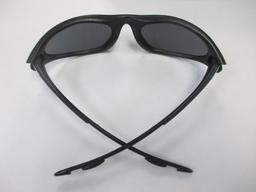 Oakley Sunglasses in Hard Shell Oakley Case - con 317