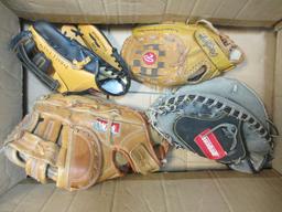 Four Gloves 4 Bats - Will not be shipped - con 634