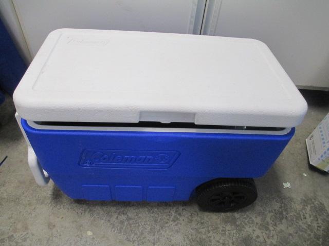 New Coleman Cooler on Wheels w/10 Solar Yard Lights