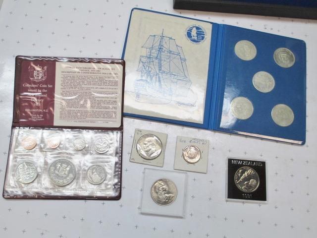 New Zealand Coins  Mint  sets and couple of others - con 748