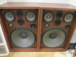 Pair of Vintage Kenwood Speakers - Model KL777A - will not ship - con 317