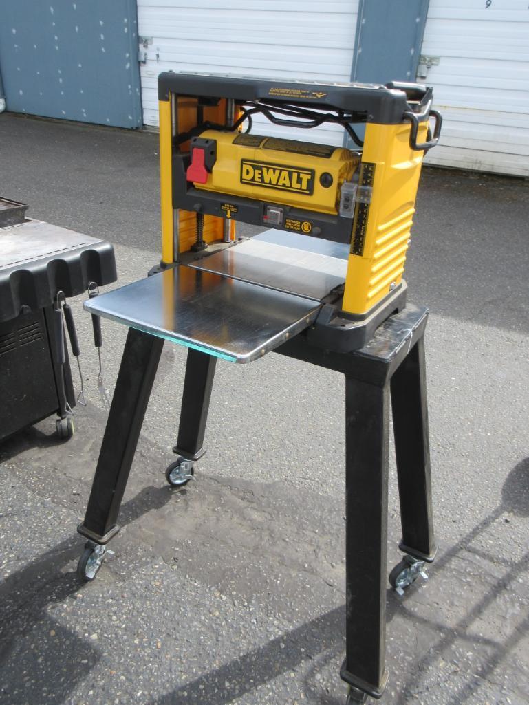 Dewalt dw733 Planer with Stand - will not ship - con 928