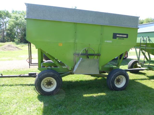 Parker 2500 350 bu. Gravity Wagon