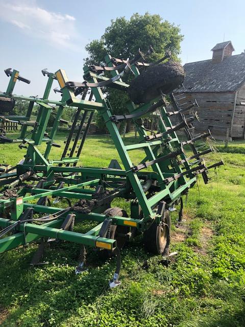 John Deere 960 23' Cultivator