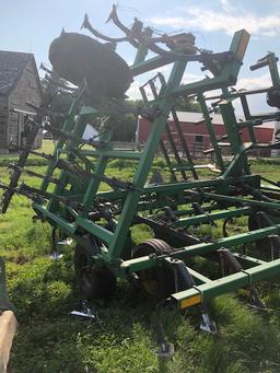 John Deere 960 23' Cultivator