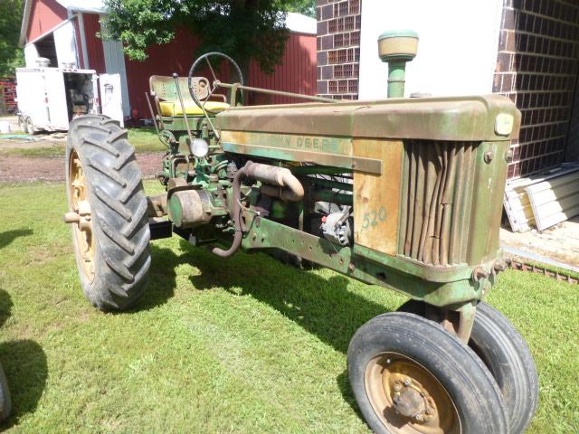 John Deere 520 Tractor