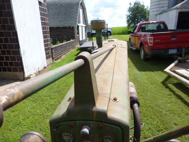 John Deere 520 Tractor