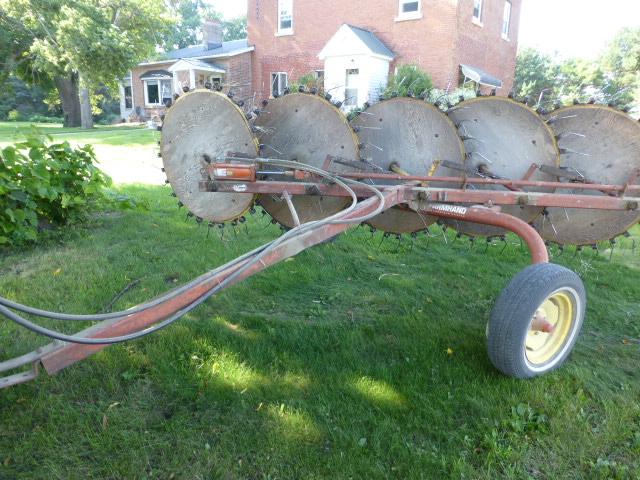 Farmhand 5 Wheel Rake