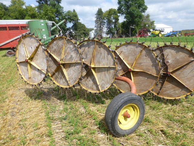 Farmhand 5 Wheel Rake