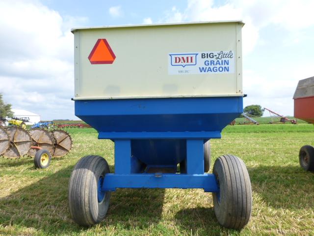 DMI 450 Center Dump Gravity Wagon