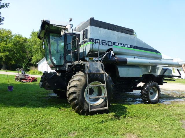 Gleaner R60 Combine