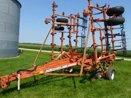 Allis Chalmers 1400 30' Field Cultivator