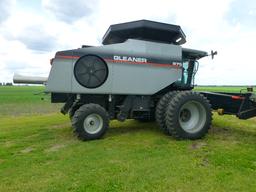 Gleaner R75 Combine