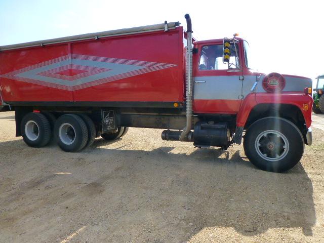 1986 Ford L8000 Twin Screw Diesel