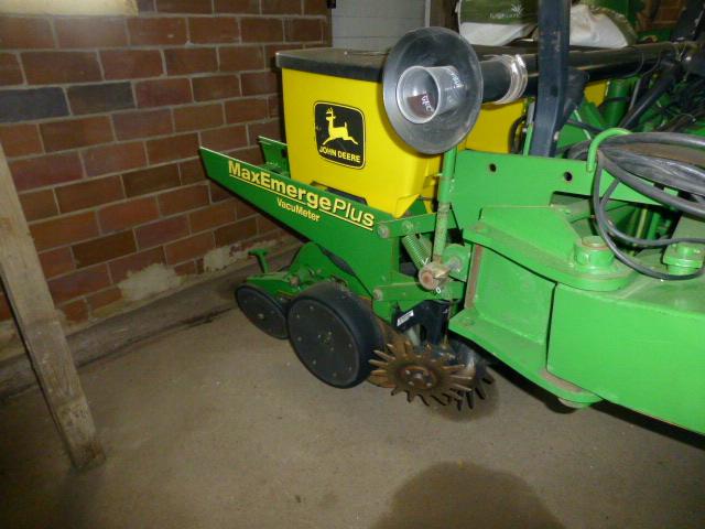 John Deere 1760 12-30 Conservation Planter