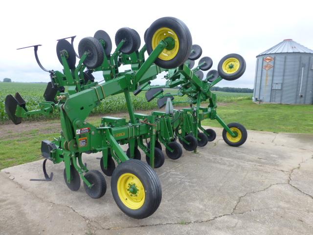 John Deere 856 12-30 Hyd. Fold Cultivator