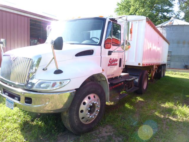 2003 International 4400 Semi Tractor