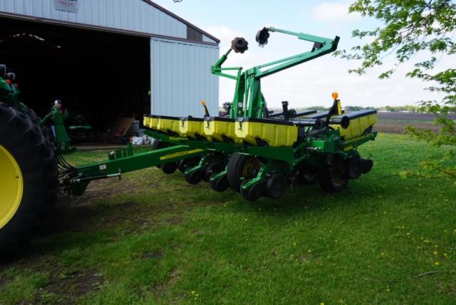 2012 John Deere 1760 12-30 Planter