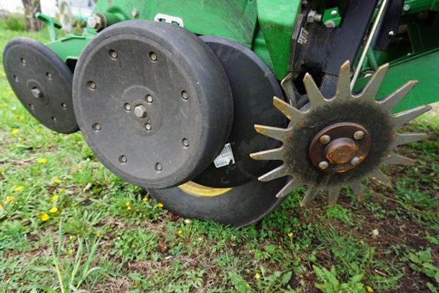 2012 John Deere 1760 12-30 Planter