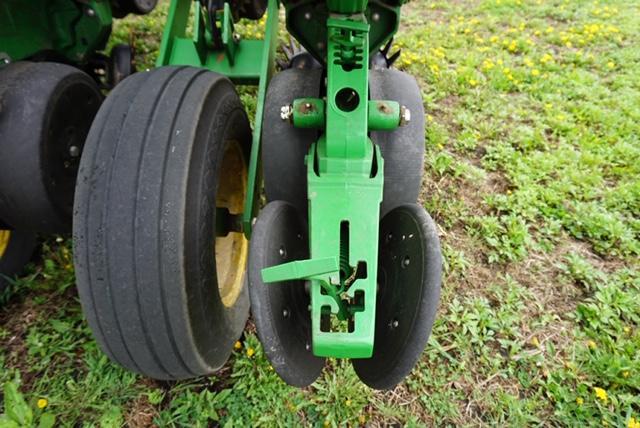 2012 John Deere 1760 12-30 Planter