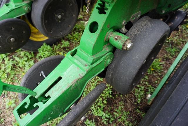 2012 John Deere 1760 12-30 Planter