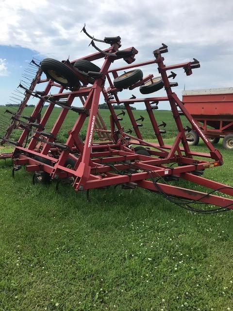 IH 4600 28' Field Cultivator