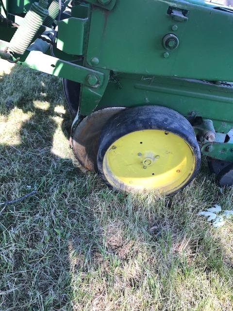 John Deere 7100 12-30" 3 pt Hyd. Wing Planter